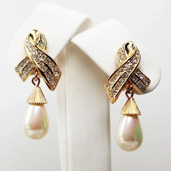 ⚜️ Vintage Christian Dior Pearl Drop Earrings - Picture 13 of 16